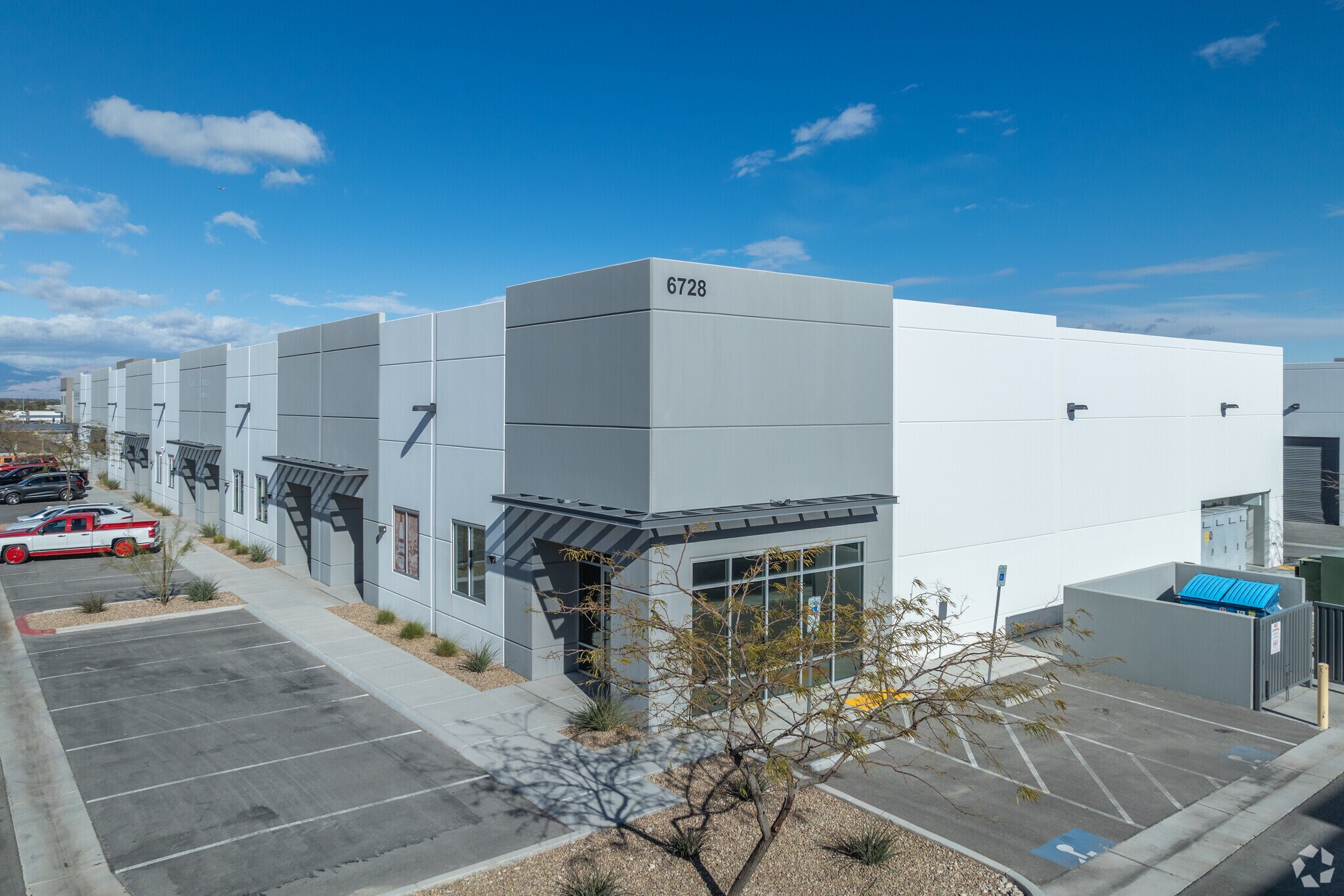 6728 W Sunset Rd, Las Vegas, NV à louer Photo principale– Image 1 sur 13