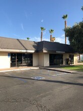 68733 Perez Rd, Cathedral City, CA à louer Photo de l’immeuble– Image 2 sur 5