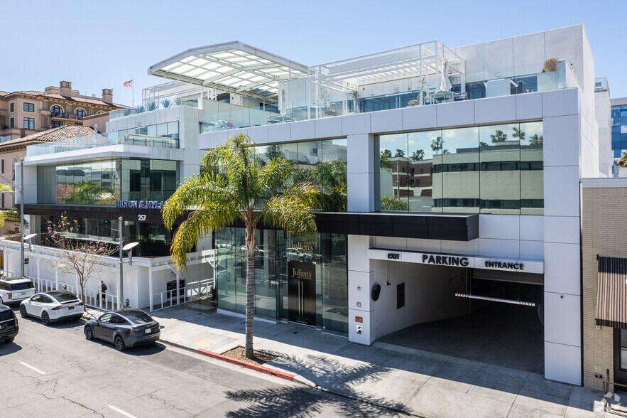 243 N Canon Dr, Beverly Hills, CA à louer - Photo de l’immeuble – Image 2 sur 16