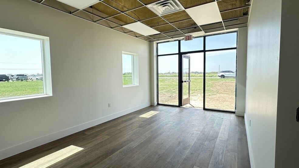 1704 Westair, Gainesville, TX à vendre - Hall d’entrée – Image 3 sur 10