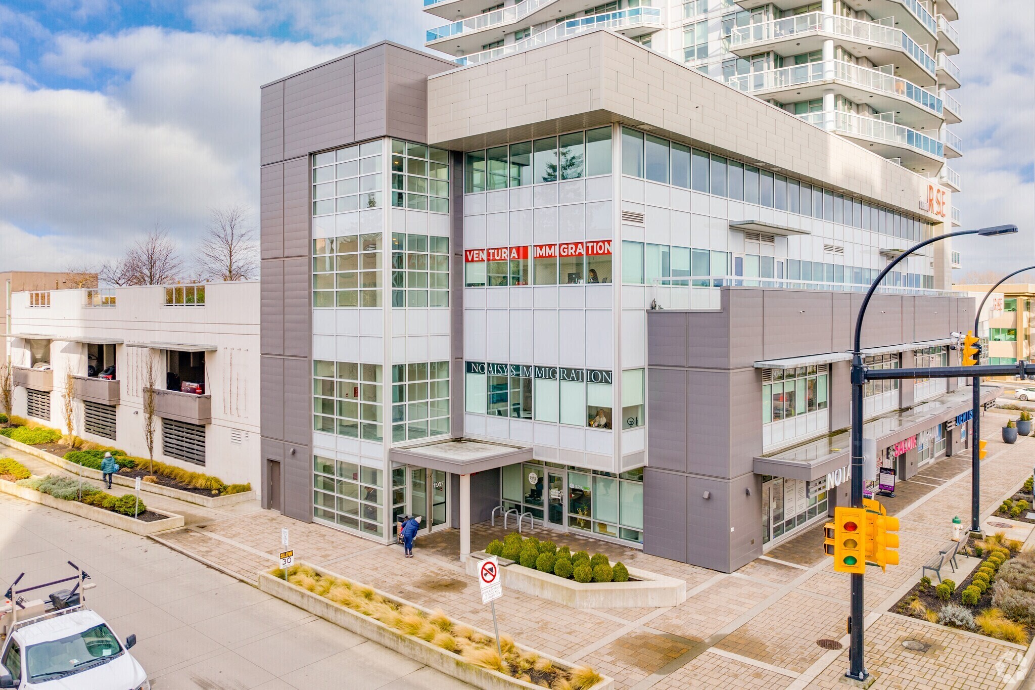 11957 80 Ave, Delta, BC à louer Photo de l’immeuble– Image 1 sur 8