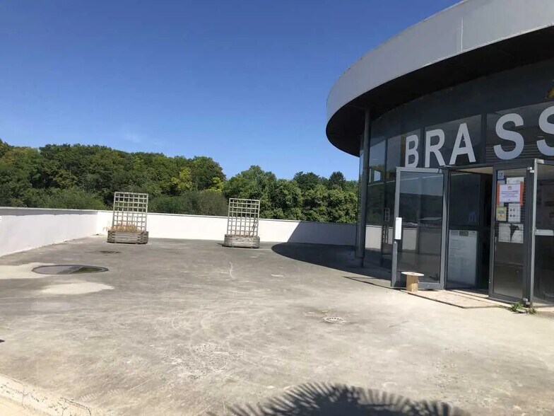 Local commercial dans Méru à louer - Photo de l’immeuble – Image 2 sur 8