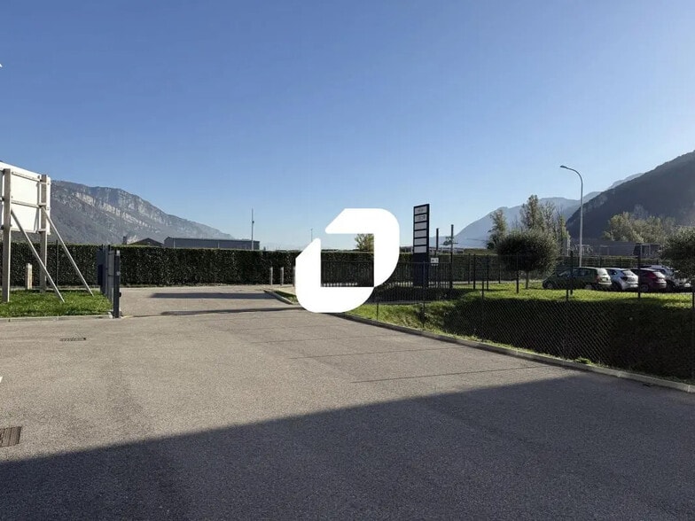 Industriel/Logistique dans Voreppe à louer - Photo de l’immeuble – Image 3 sur 11