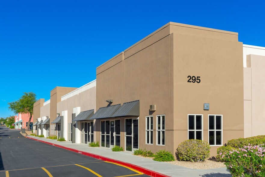 295 E Warm Springs Rd, Las Vegas, NV à vendre - Photo de l’immeuble – Image 3 sur 5