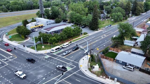 1298 College View Dr, Redding, CA à vendre - Photo de l’immeuble – Image 3 sur 13