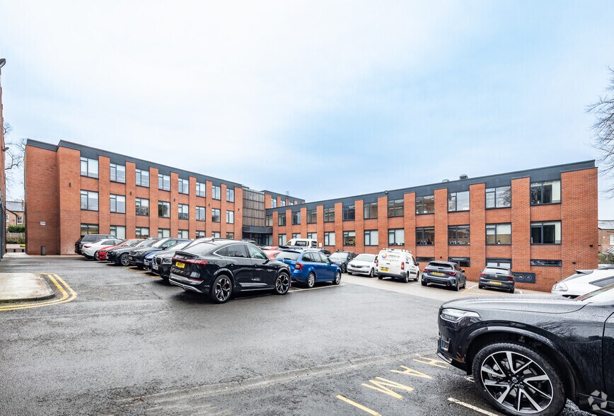 249 Church St, Altrincham à louer - Photo de l’immeuble – Image 1 sur 11