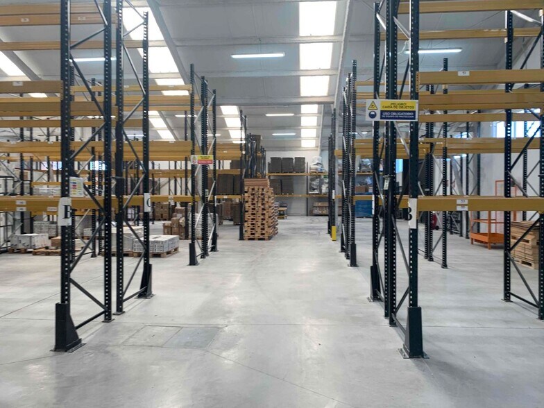 Industriel/Logistique dans Valdeolmos-Alalpardo, Madrid à vendre - Photo intérieure – Image 2 sur 9