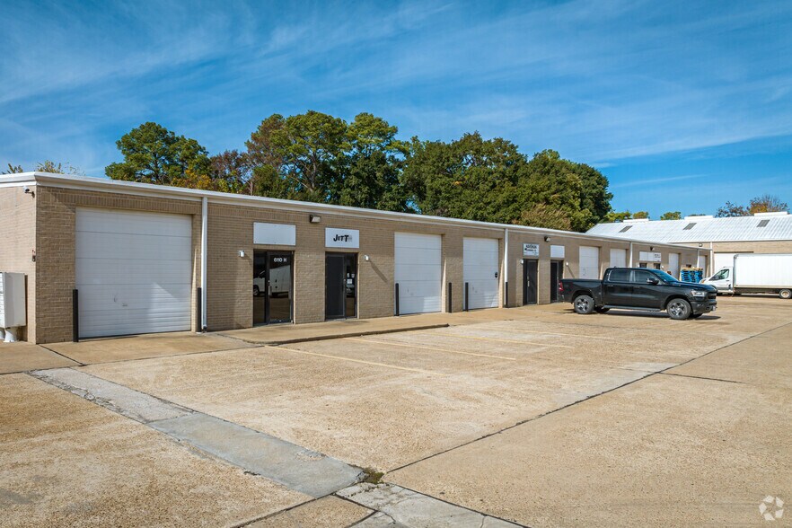 6104 Milwee St, Houston, TX à louer - Photo de l’immeuble – Image 2 sur 11