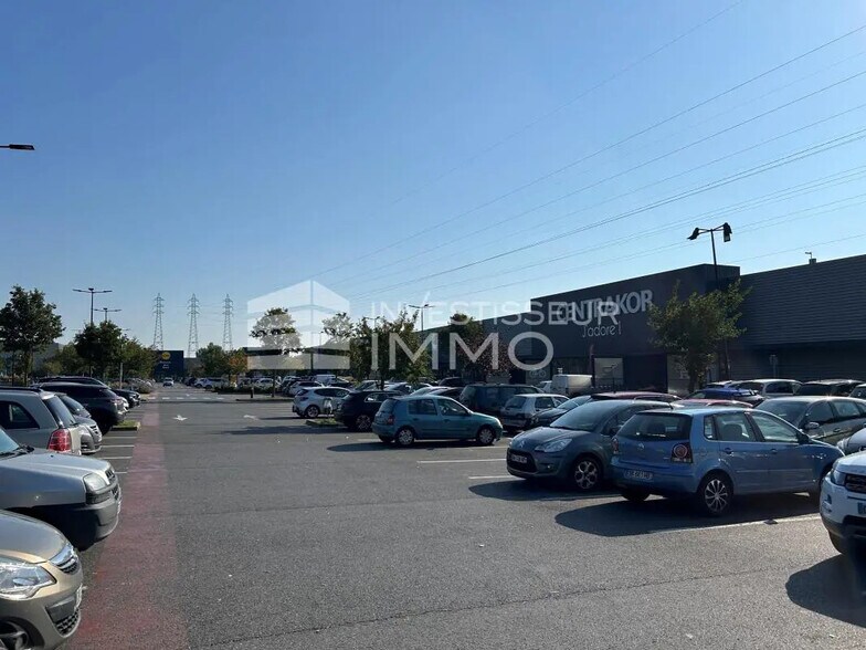 Local commercial dans Corbeil-Essonnes à louer - Photo de l’immeuble – Image 2 sur 7