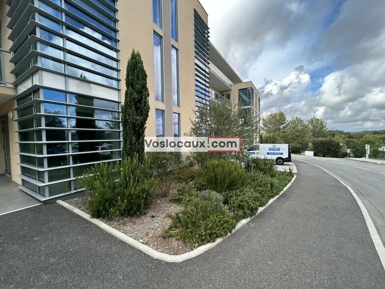 Local commercial dans Biot à louer - Photo de l’immeuble – Image 1 sur 5