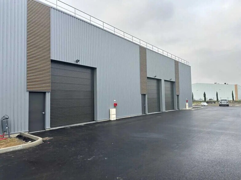 Local d'activités dans Villefranche-sur-Saône à vendre - Photo de l’immeuble – Image 3 sur 10