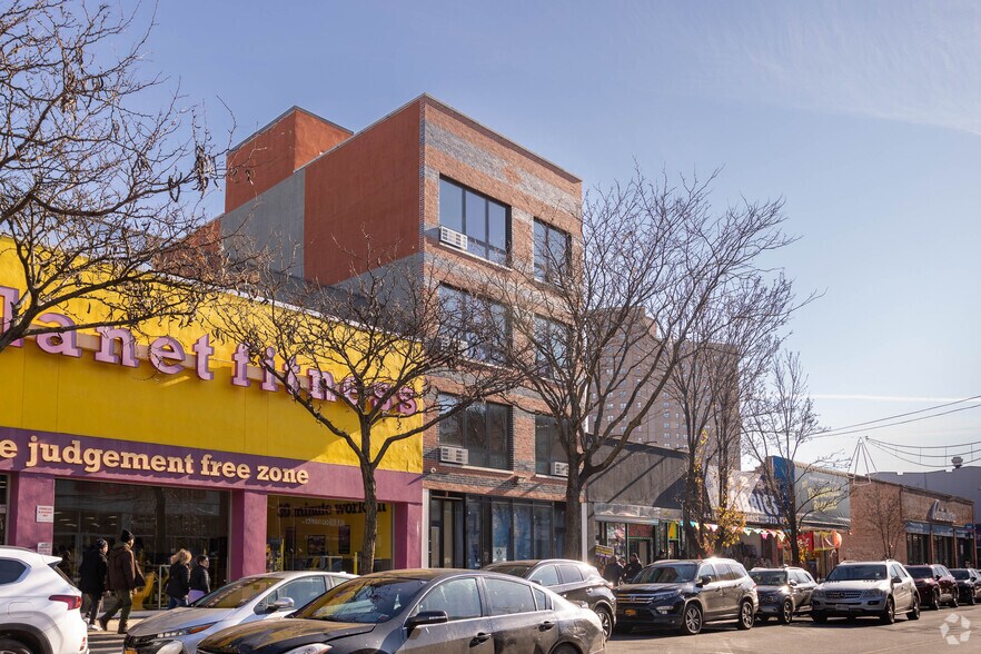 451 Rockaway Ave, Brooklyn, NY à louer - Photo de l’immeuble – Image 3 sur 5