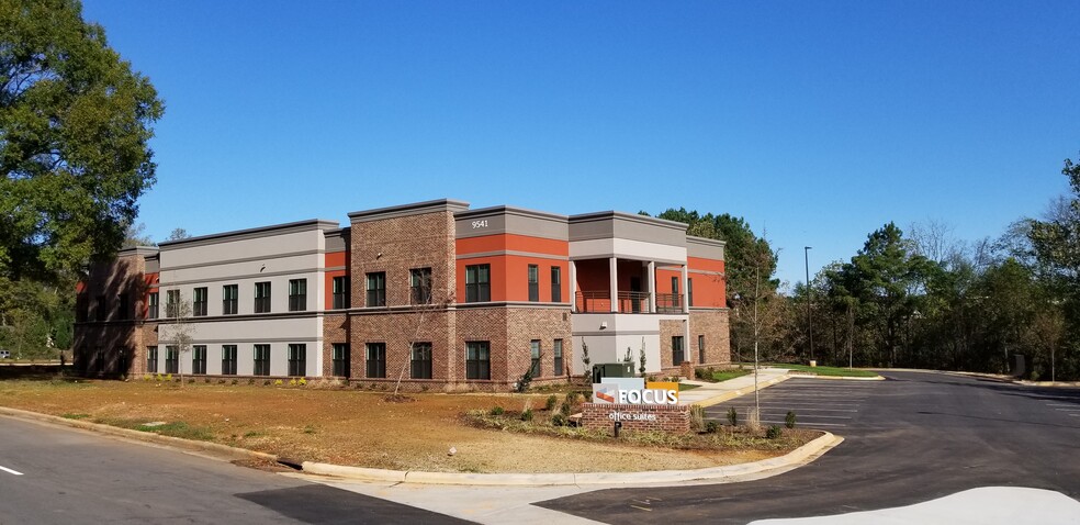 9541 Julian Clark Ave, Huntersville, NC à louer - Photo de l’immeuble – Image 1 sur 16