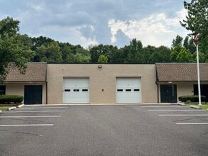 10-16 Democrat Way, Gibbsboro, NJ à louer Photo de l’immeuble– Image 1 sur 4