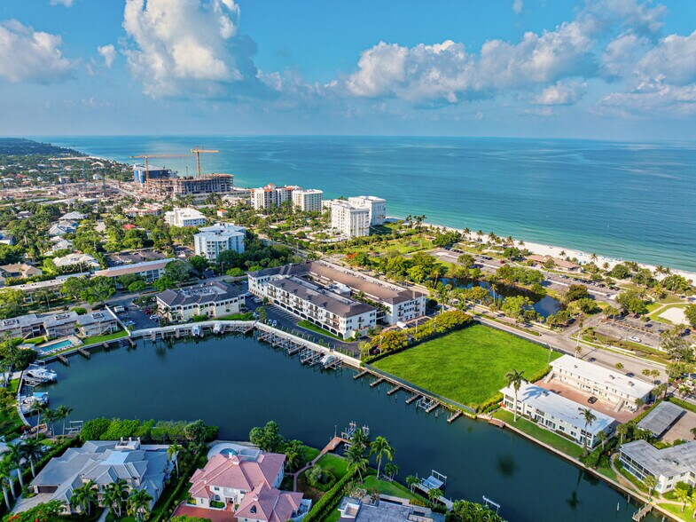 1500 Gulf Shore Blvd N, Naples, FL à vendre - Photo de l’immeuble – Image 2 sur 9