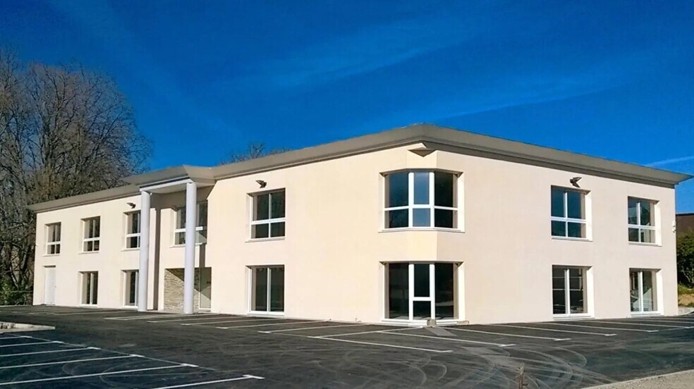 Bureau dans Les Pennes-Mirabeau à louer - Photo de l’immeuble – Image 2 sur 13