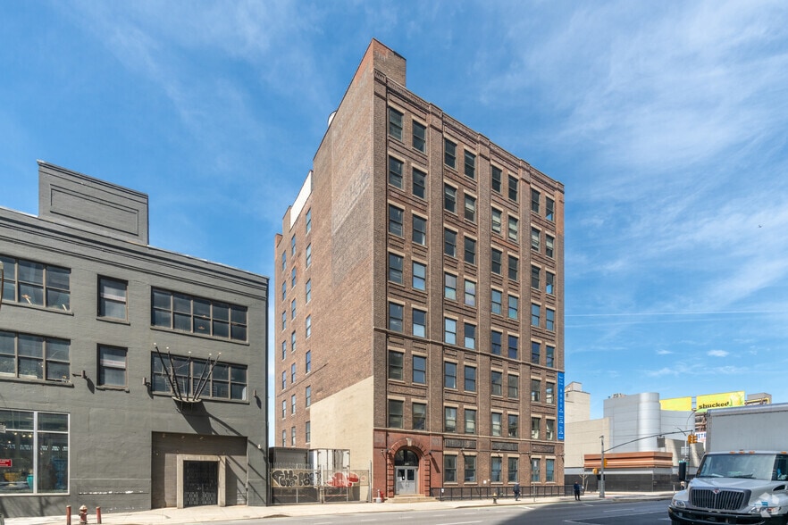 599 Eleventh Ave, New York, NY à louer - Photo de l’immeuble – Image 3 sur 5