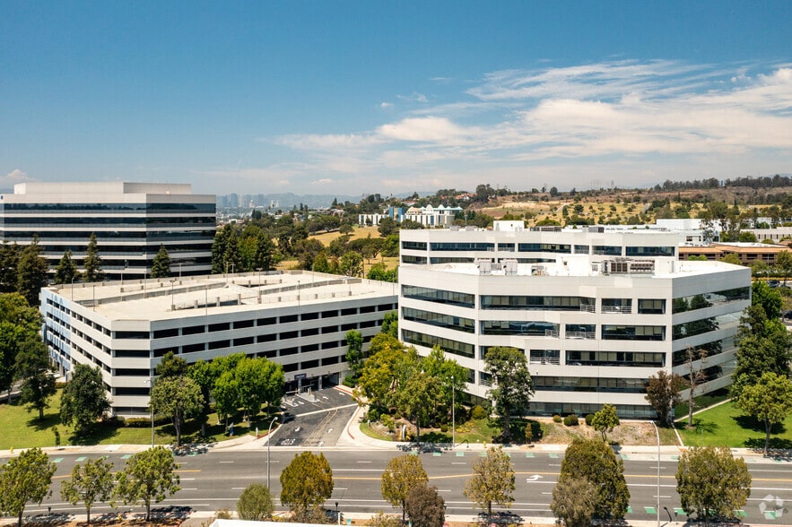 400 Corporate Pointe, Culver City, CA à louer - Photo de l’immeuble – Image 2 sur 19
