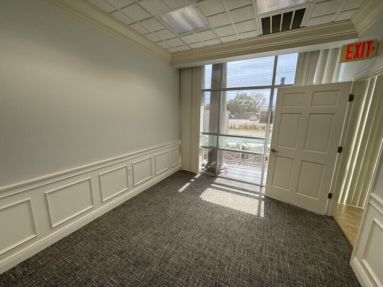 415 S Babcock St, Melbourne, FL à louer - Photo de l’immeuble – Image 2 sur 10