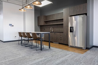 790 N Milwaukee St, Milwaukee, WI à louer Photo intérieure– Image 2 sur 10