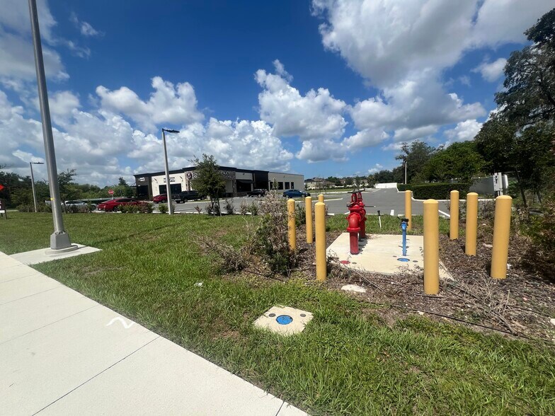 10715 US Highway 301 S, Riverview, FL à louer - Photo de l’immeuble – Image 3 sur 11