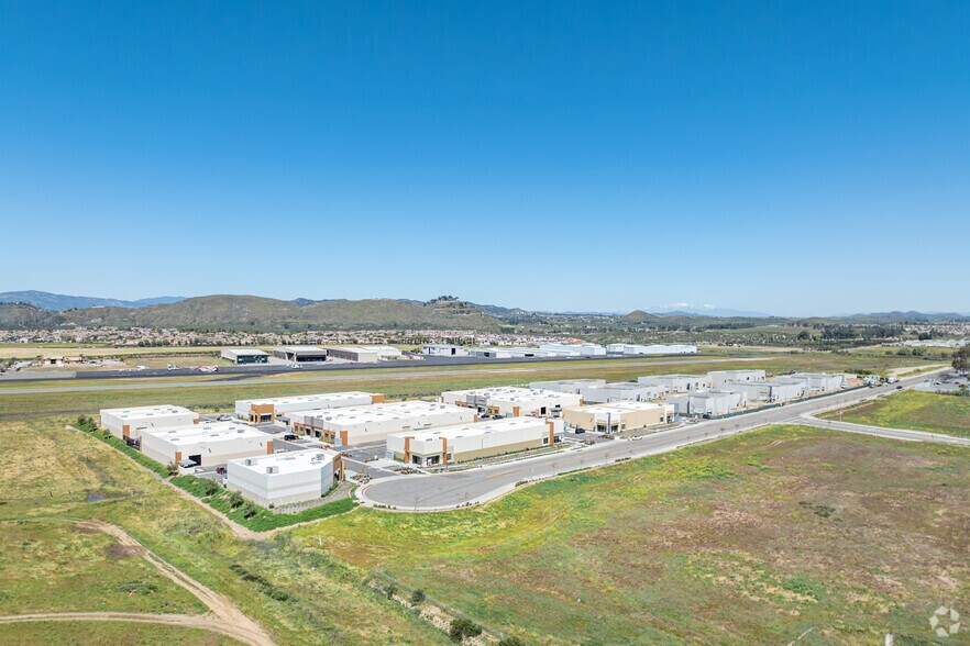 37375 Industry Way, Murrieta, CA à louer - Photo de l’immeuble – Image 2 sur 7