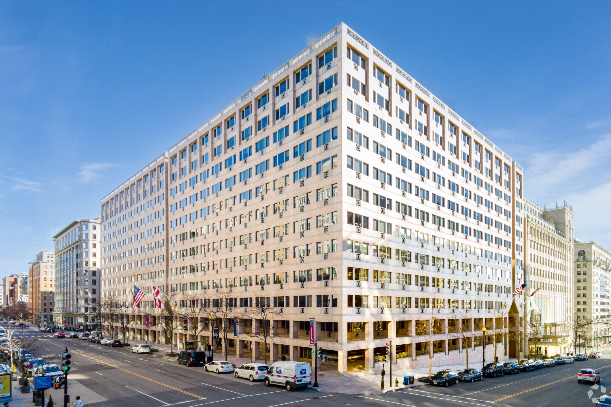 555 13th St NW, Washington, DC à louer Photo de l’immeuble– Image 1 sur 16
