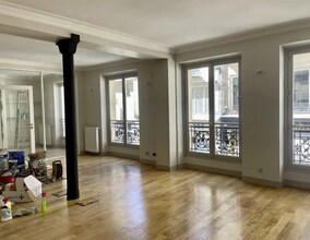 38 Rue Des Bourdonnais, Paris à louer Photo de l’immeuble– Image 2 sur 5