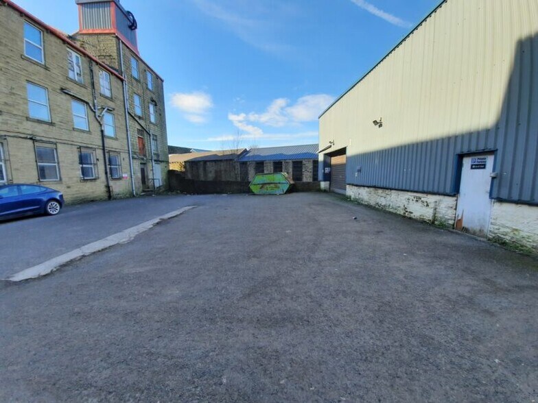 Burnley Rd, Colne à louer - Photo de l’immeuble – Image 2 sur 4