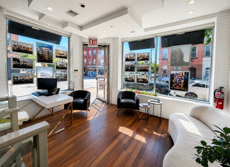 578 driggs Ave, Brooklyn, NY à louer - Photo de l’immeuble – Image 2 sur 9