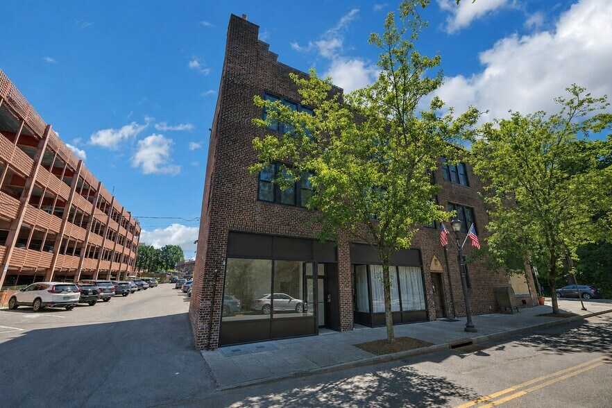 30 Garth Rd, Scarsdale, NY à louer - Photo de l’immeuble – Image 2 sur 15