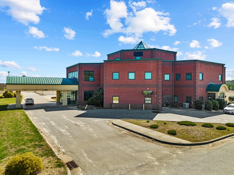 120 Livermore Drive, Pembroke, NC à vendre - Photo de l’immeuble – Image 2 sur 12
