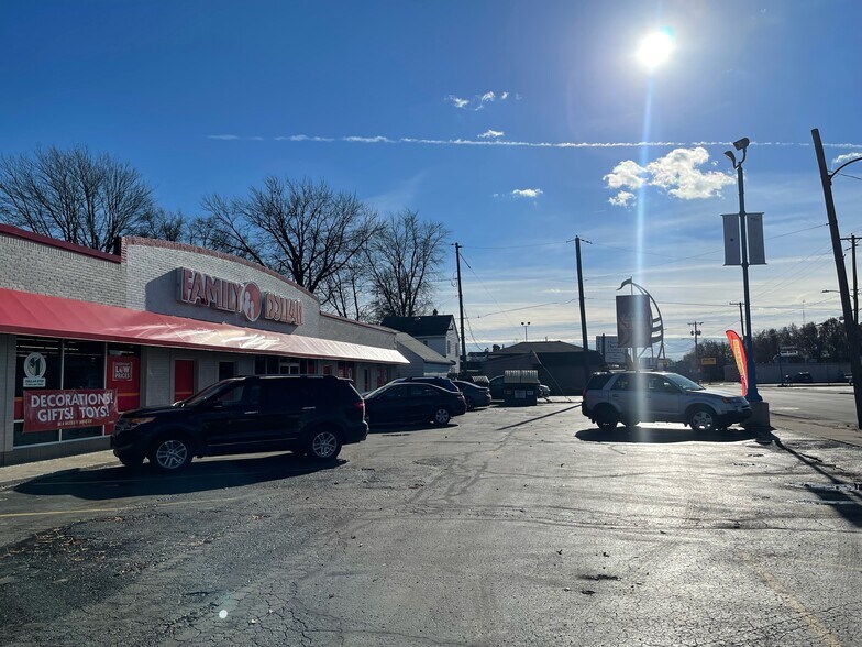 5118-5126 N Summit St, Toledo, OH à vendre - Photo de l’immeuble – Image 3 sur 4