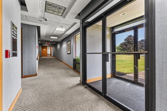 100 Cross Keys Office Park, Fairport, NY à louer Photo intérieure– Image 1 sur 9