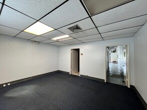 4700-4736 NE 12th Ave, Oakland Park, FL à louer Photo intérieure– Image 2 sur 3