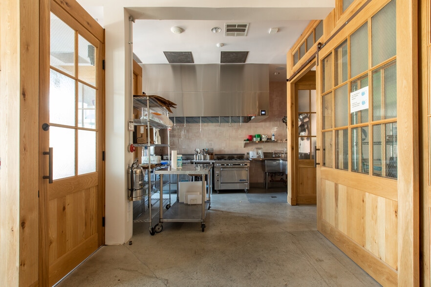 12906 Venice Blvd, Los Angeles, CA à louer - Photo intérieure – Image 1 sur 23