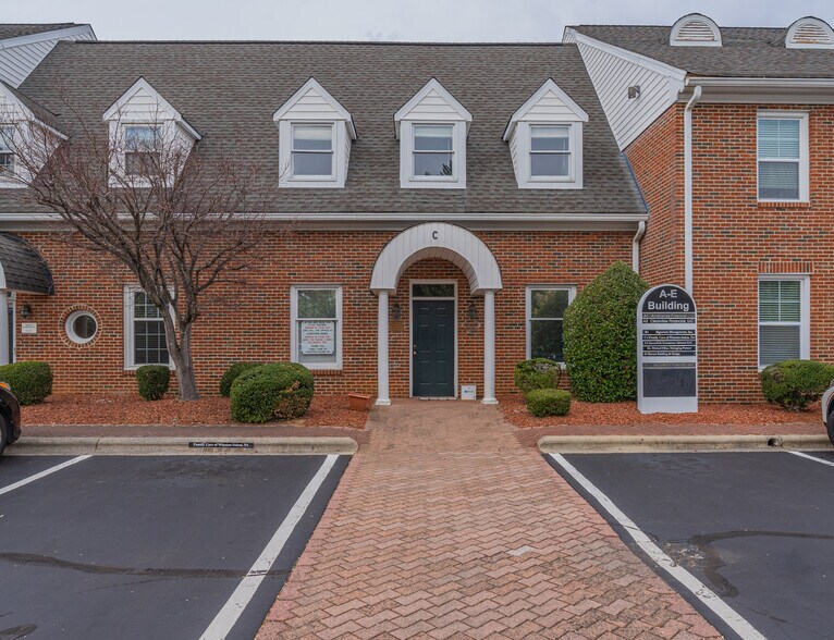 1365 Westgate Center Dr, Winston-Salem, NC à vendre - Photo de l’immeuble – Image 3 sur 9