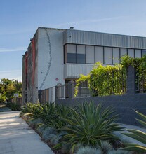 4335 W Adams Blvd, Los Angeles, CA à louer Photo de l’immeuble– Image 2 sur 5