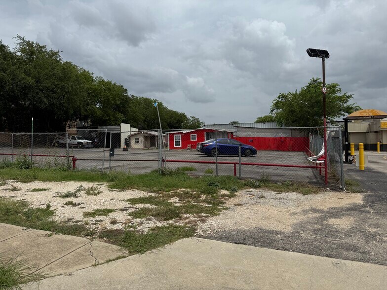 8991 Grissom Rd, San Antonio, TX à louer - Photo de l’immeuble – Image 1 sur 21