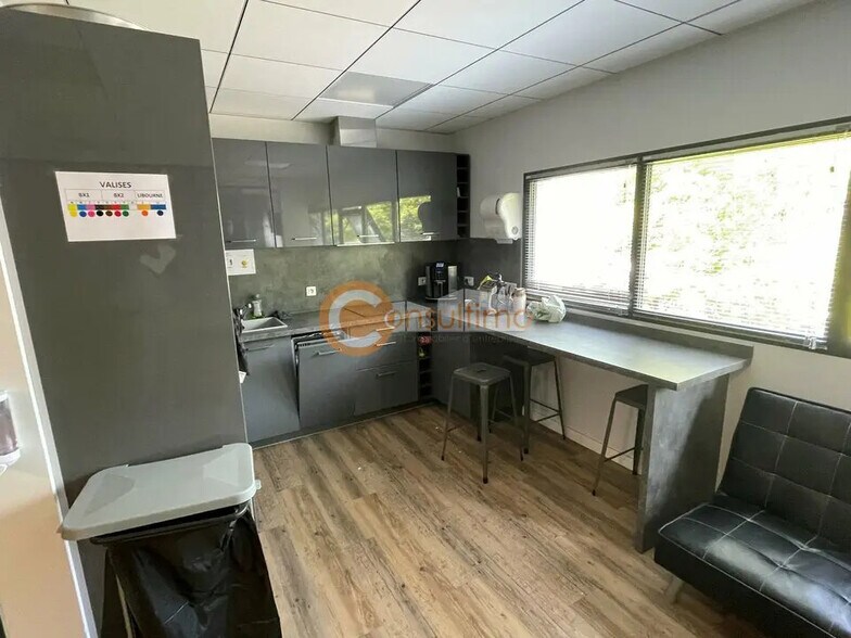 Bureau dans Villenave-d'Ornon à louer - Photo de l’immeuble – Image 3 sur 4