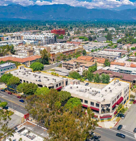 320 S Garfield Ave, Alhambra, CA à louer - Photo de l’immeuble – Image 3 sur 8