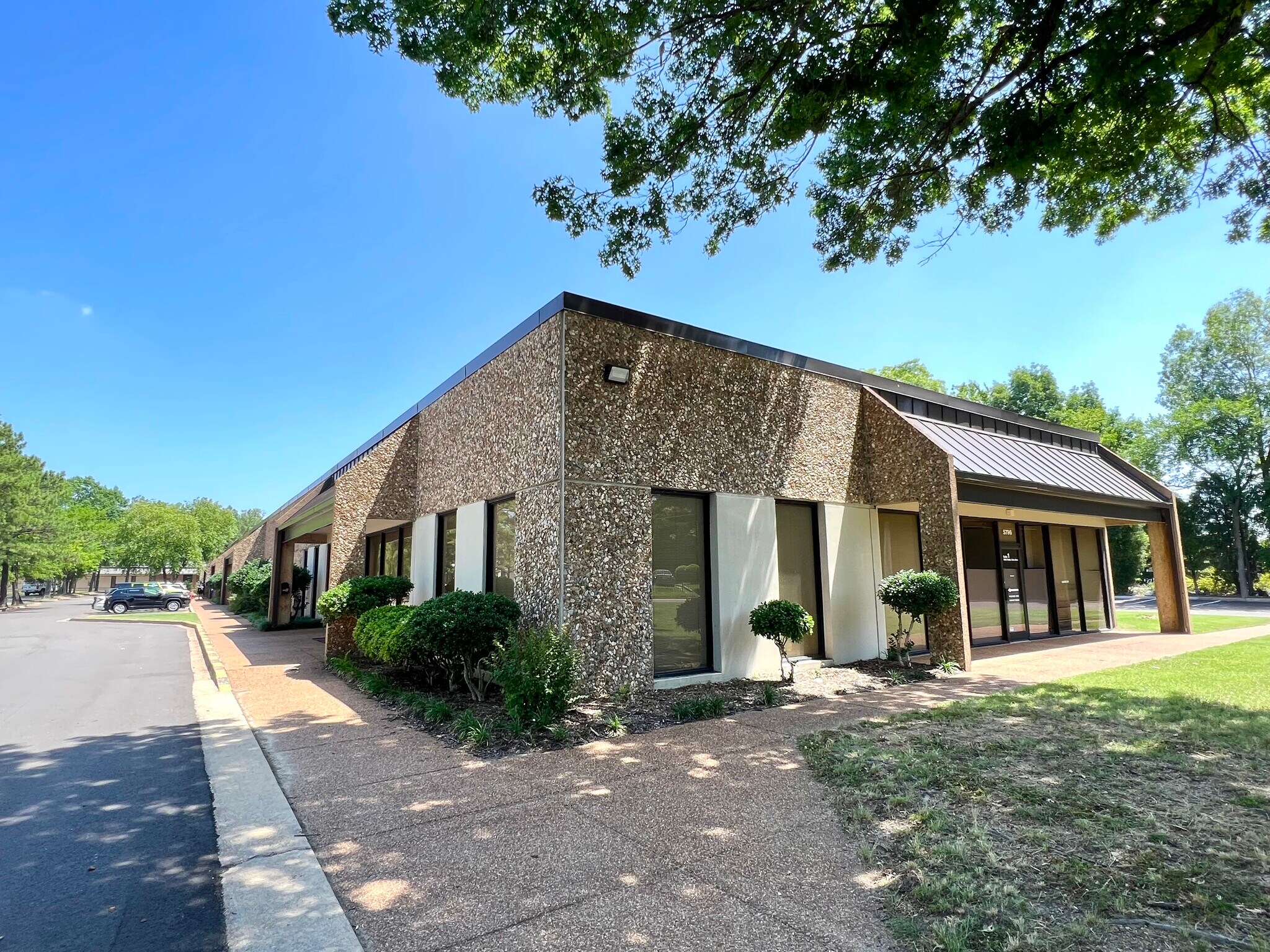 5796 Shelby Oaks, Memphis, TN à louer Photo de l’immeuble– Image 1 sur 23