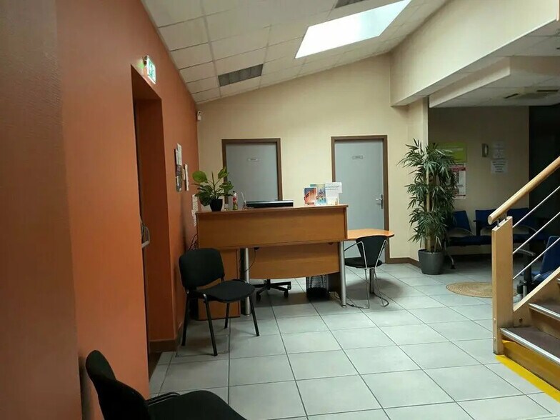Local d'activités dans Lyon à vendre - Photo de l’immeuble – Image 2 sur 12