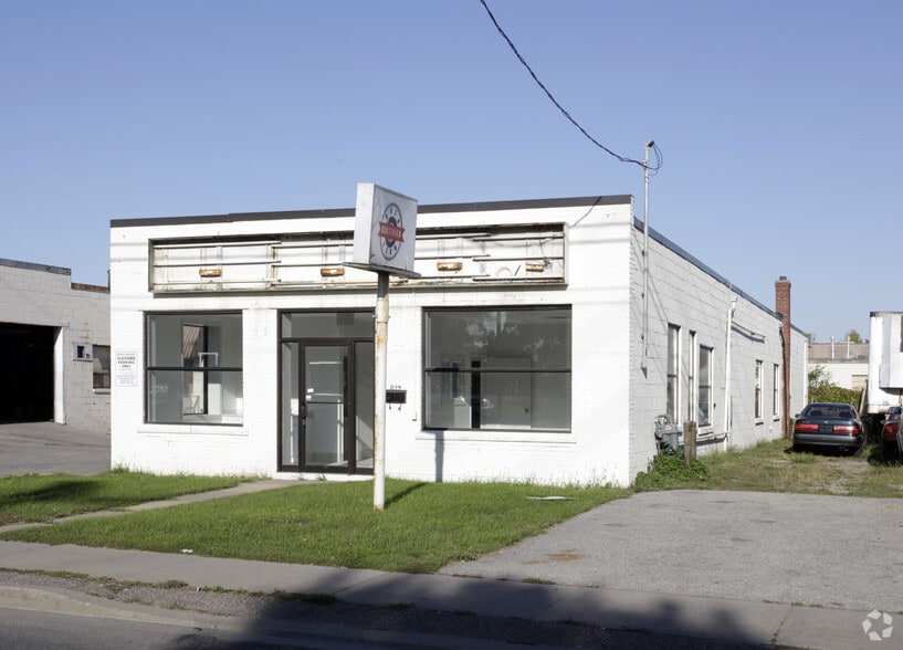817 Kipling Ave, Toronto, ON à louer - Photo principale – Image 1 sur 2
