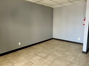 2734 W Kingsley Rd, Garland, TX à louer Hall d’entrée– Image 2 sur 8