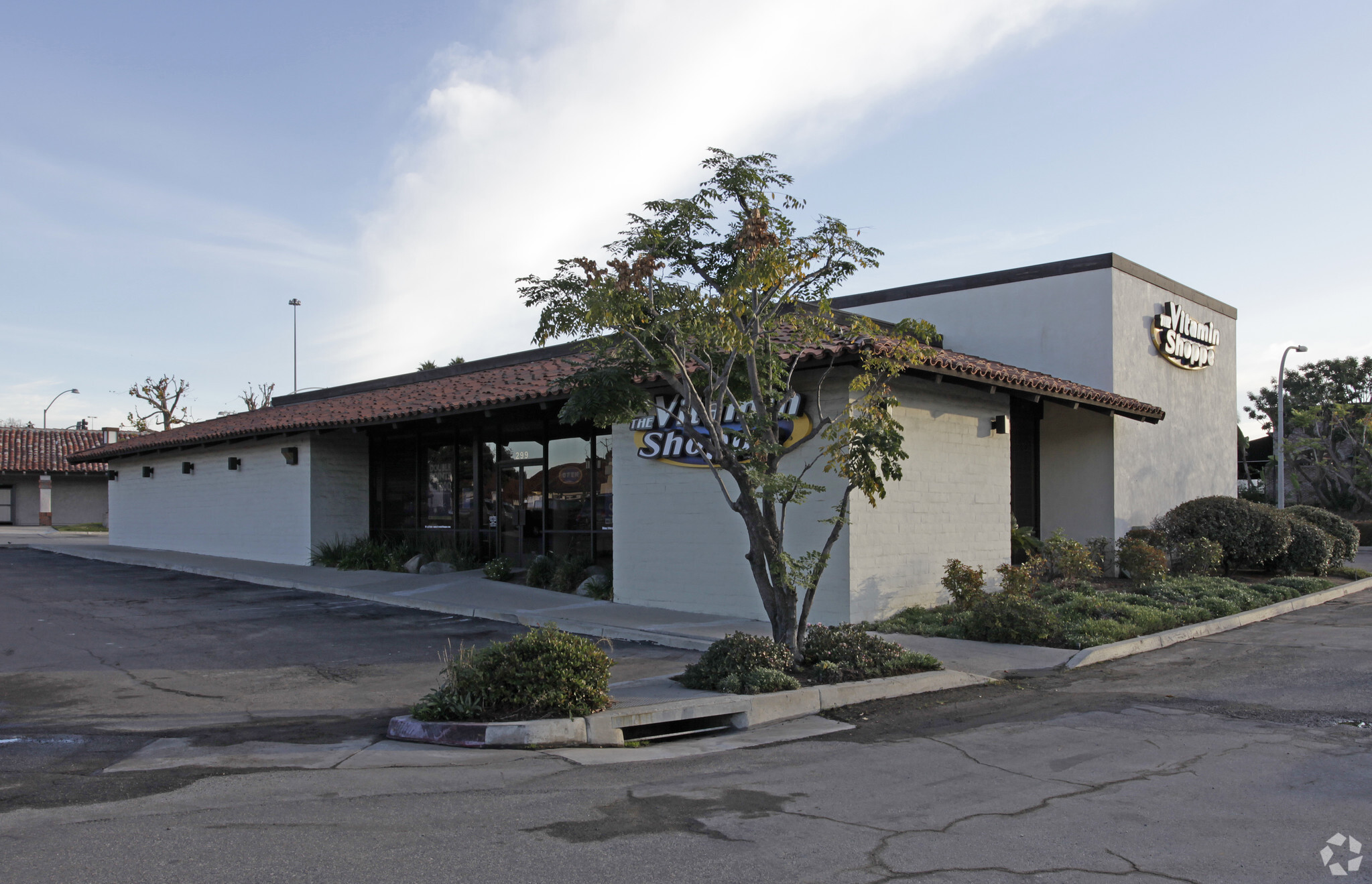 299 S Randolph Ave, Brea, CA à louer Photo principale– Image 1 sur 3