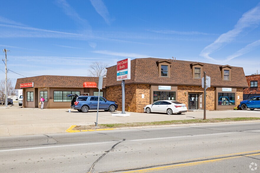 326 1st Ave W, Newton, IA à louer - Photo de l’immeuble – Image 2 sur 2