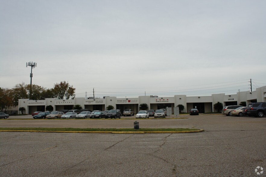 5855 Sovereign Dr, Houston, TX à louer - Photo de l’immeuble – Image 3 sur 41