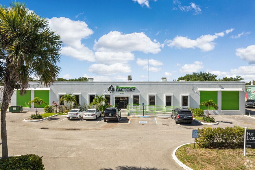 5740 Columbia Cir, West Palm Beach, FL à louer - Photo de l’immeuble – Image 2 sur 9