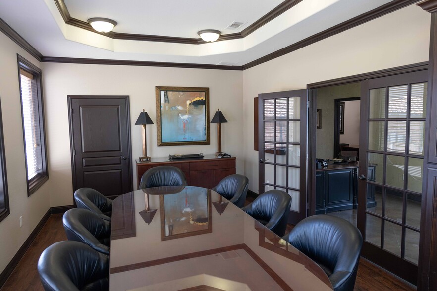 560 N Walnut Creek Dr, Mansfield, TX à louer - Photo de l’immeuble – Image 3 sur 11